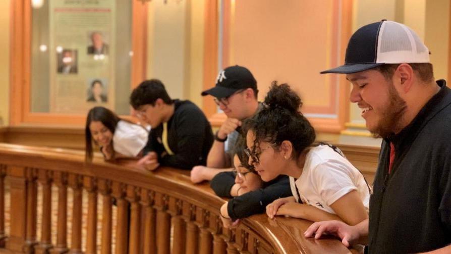 Students visiting California State Capitol Building